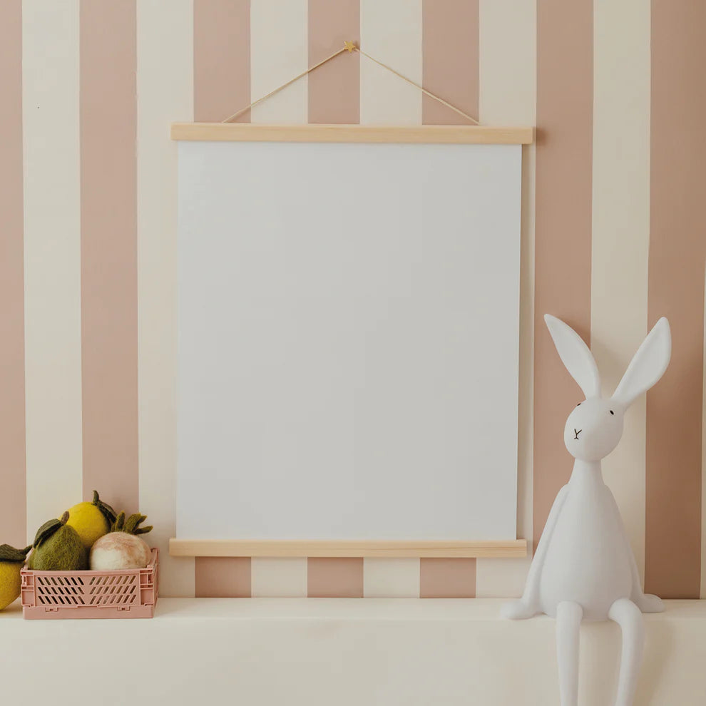 🪧 Porte-Affiche en Pin – Pratique & Élégant 🌿